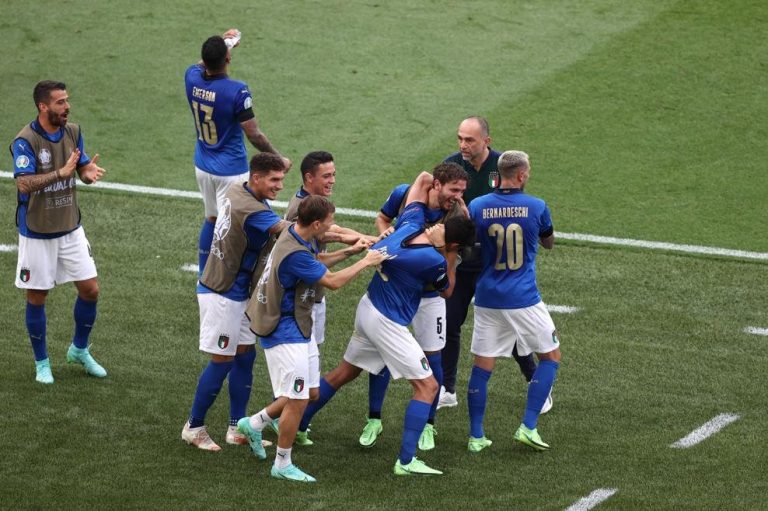 ΙΤΑΛΙΑ-ΟΥΑΛΙΑ 1-0: Νίκησαν οι Ιταλοί, προκρίθηκαν και οι δύο!