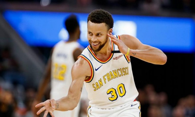 Ανανεώνει με Γουόριορς ο Κάρι και γράφει ιστορία!