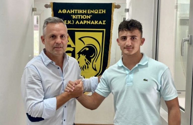 Ρήξη χιαστού ο Σιαθάς…