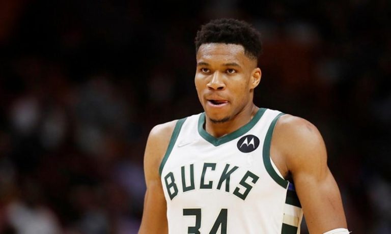 Πάλεψε μόνος του ο 40άρης Giannis αλλά οι Μπακς έχασαν από τους Τίμπεργουλβς