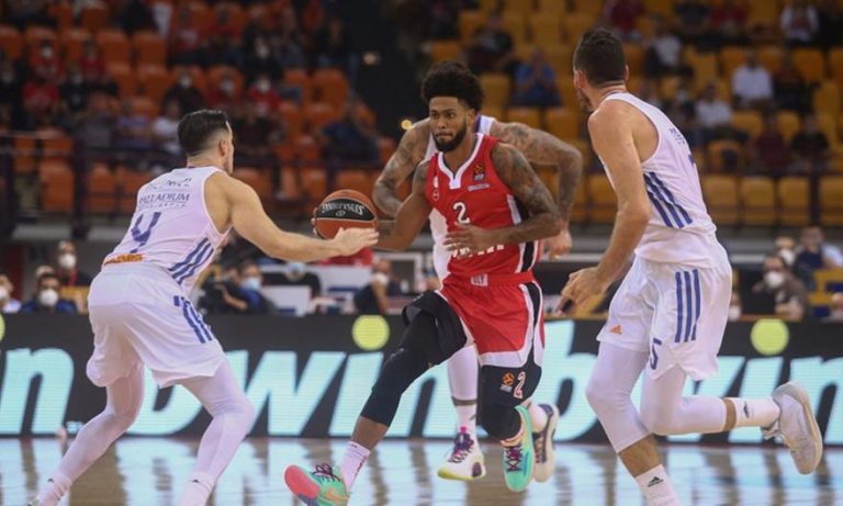 «Γονάτισε» τη… βασίλισσα στο ΣΕΦ ο Ολυμπιακός!