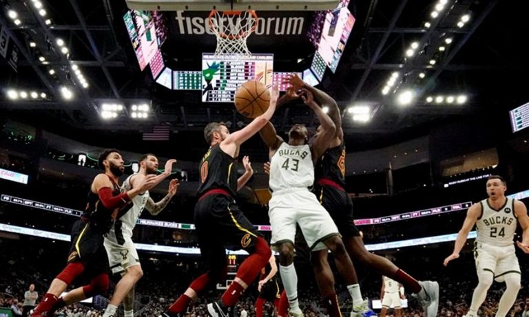 Βαριά ήττα για τους ελλιπείς Μπακς, χαμός με τις απουσίες λόγω Covid σε όλο το ΝΒΑ