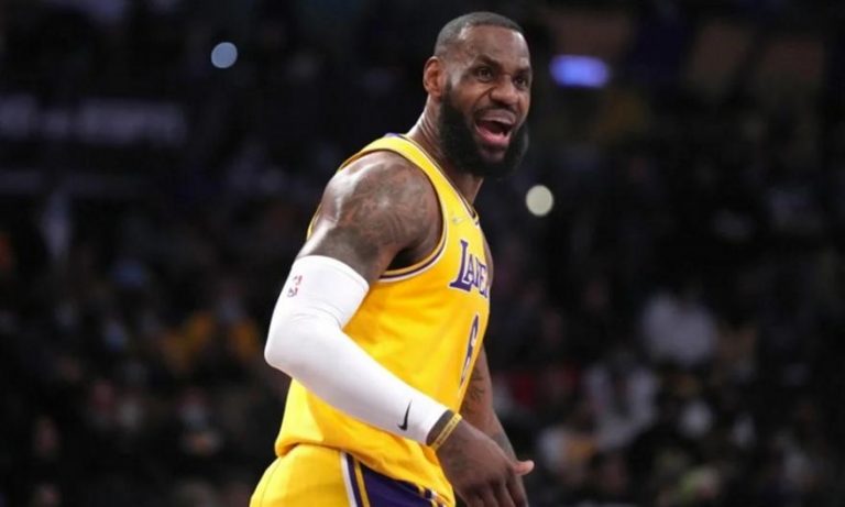 Λεμπρόν και Μονκ… νίκησαν τους Κινγκς