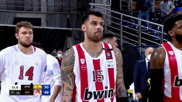 Διεκόπη στο 19′ το Άρης-Ολυμπιακός για τον Άλκη: Βούρκωσε ο Πρίντεζης