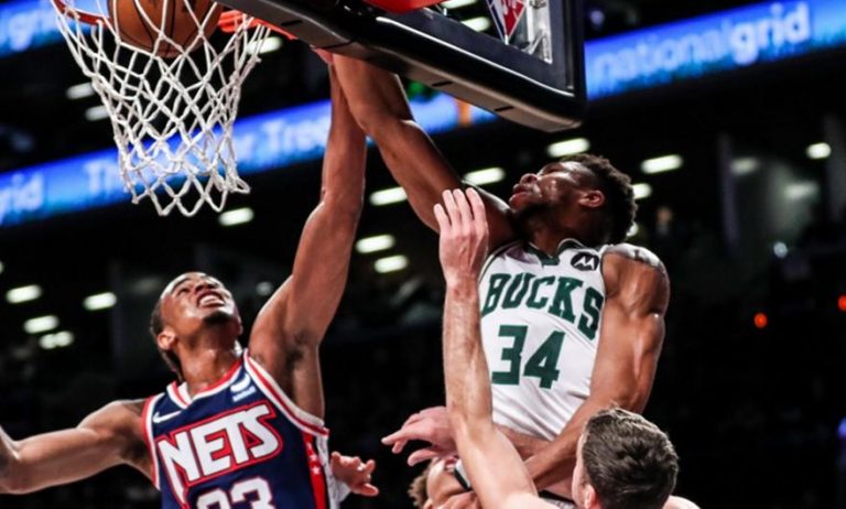 Μυθικός Γιάννης, οδήγησε σε νίκη στο Μπρούκλιν και ξεπέρασε τον Τζαμπάρ