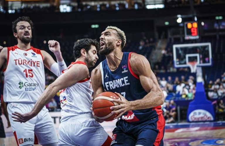 Επέστρεψε από την κόλαση με ήρωα Γκομπέρ η Γαλλία, «αυτόχειρας» η Τουρκία