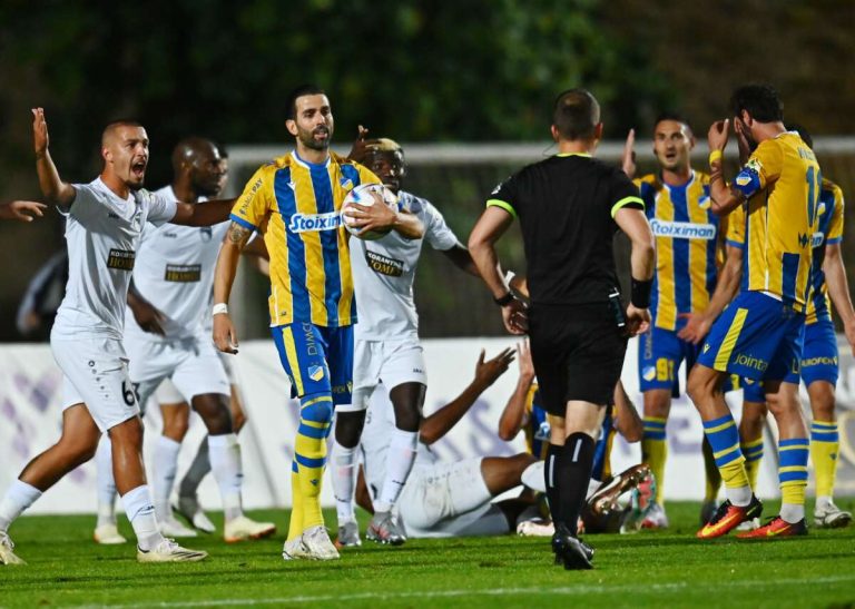 ΠΑΦΟΣ FC-ΑΠΟΕΛ: Έμειναν στο Χ… με μία κόκκινη η κάθε μια!